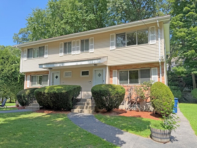 Building Photo - 69 Thurston Rd Unit 69 Thurston Rd