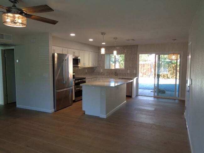 Photo - Gorgeous 3 bedroom house in Mesa! Totally renovated and ready to move in! Available NOW!