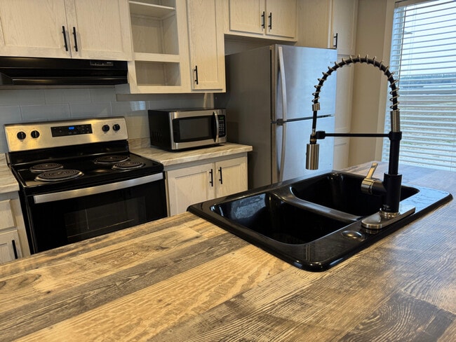 Building Photo - 3950 LA-134