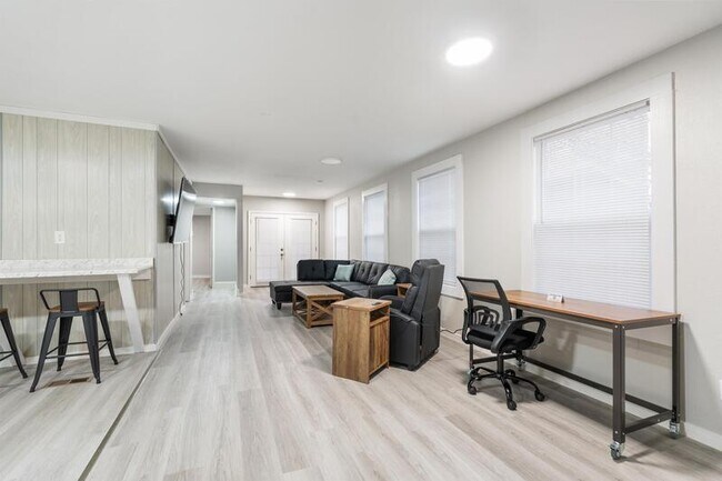 Photo - 219 Wildwind St