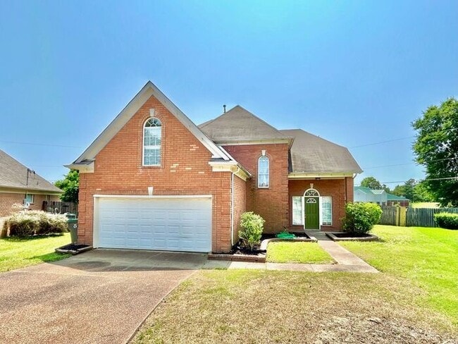 Building Photo - Spacious 4 bedroom with den available now in Cordova.