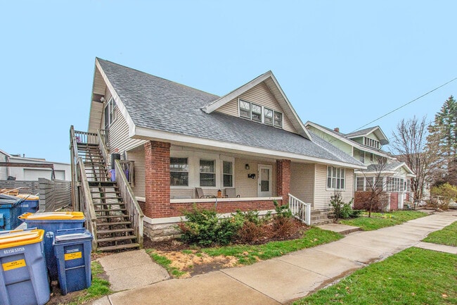 Building Photo - 410 Eureka Ave SE Unit 2