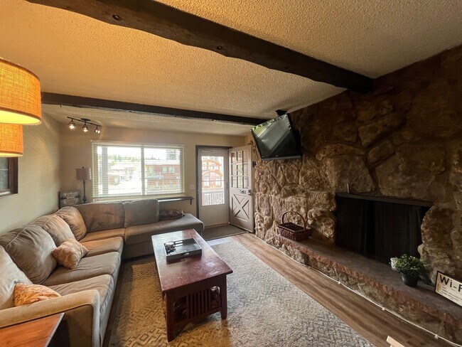 225 Hi Country Dr