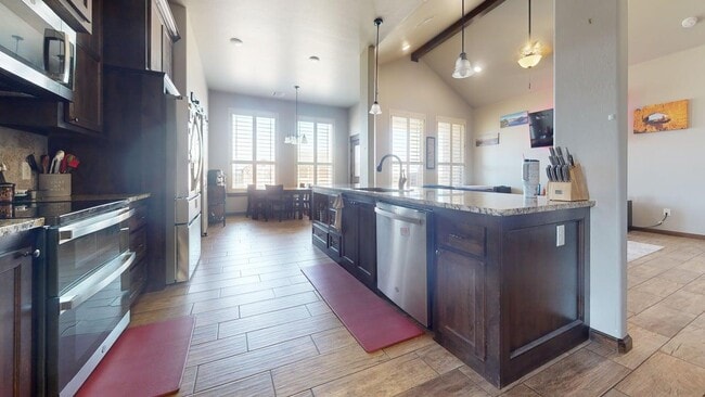 Photo - 373 NE Sanders Dr
