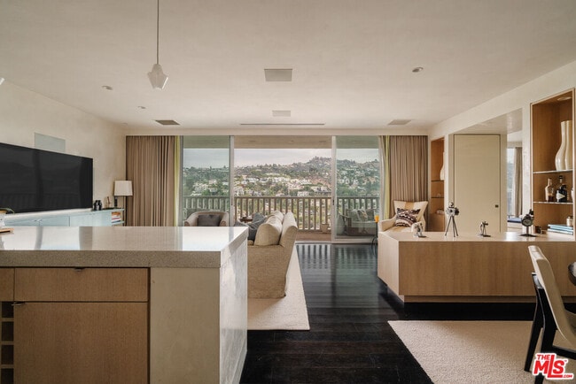 Building Photo - 9255 Doheny Rd Unit 2603 Rental