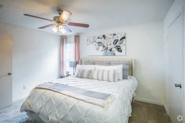 2 BR, 2 BA - 1018 SF