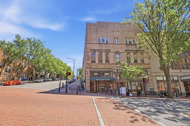 Building Photo - One Bedroom Apartment | Historic Bethlehem Unit G