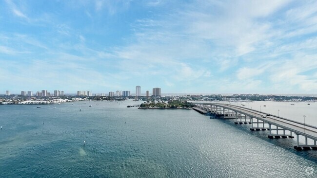 Building Photo - 2640 Lake Shore Dr Unit 1710 Rental