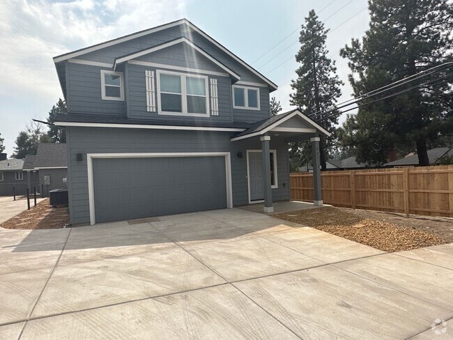 Building Photo - MIDTOWN Almost New House, 3 Bdrms, 2.5 Bat...