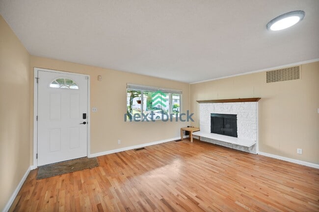 Photo - Charming 4-Bed Oasis in Renton with 2 Full Baths