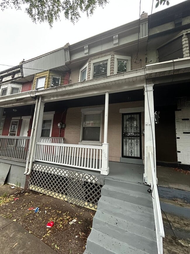 Building Photo - 680 Southard St Rental
