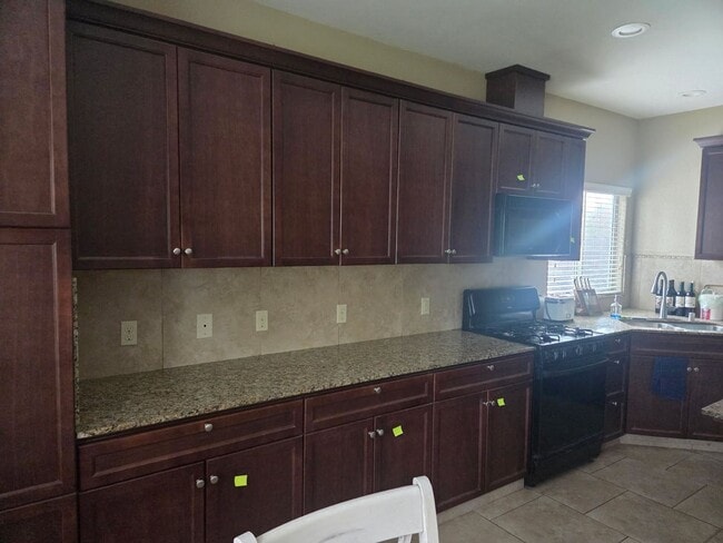 Photo - 39 N Post. A spacious 5 Bedroom 3 Bathroom...
