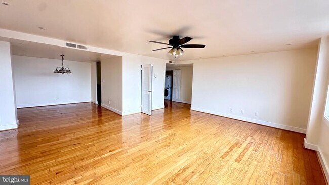 Photo - 4600 Duke St Unit 1032