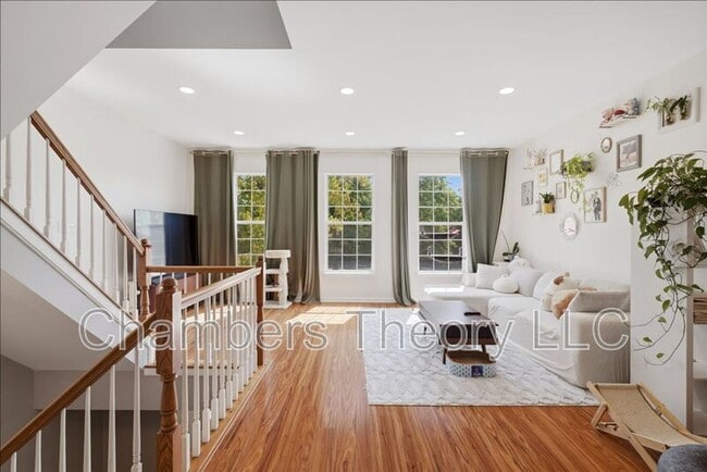 2447 Clover Field Cir