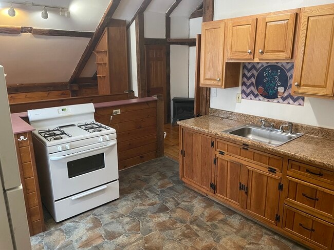 Photo - 35 Pleasant St Unit 3