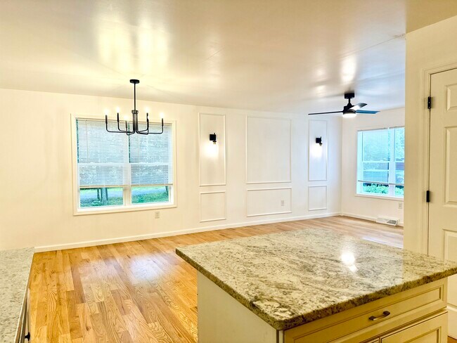 Photo - 21 Loughberry Rd S