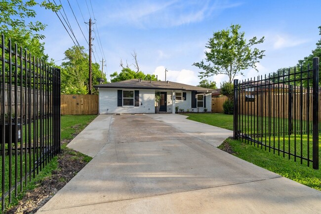 3138 Sunbeam St