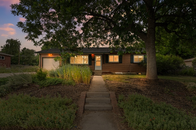 Building Photo - 571 S Taft St