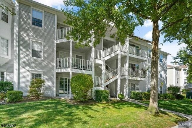 Building Photo - 181 Linden St Unit 181