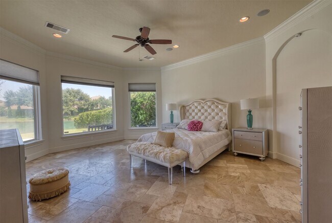 5623 Waters Landing Ln