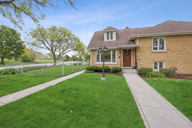 Building Photo - 4409 Clausen Ave