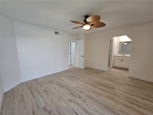 Building Photo - 521 SW 47th Terrace Unit 101