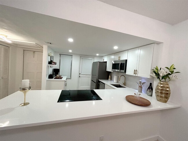 Photo - 3000 N Palm Aire Dr Unit 103