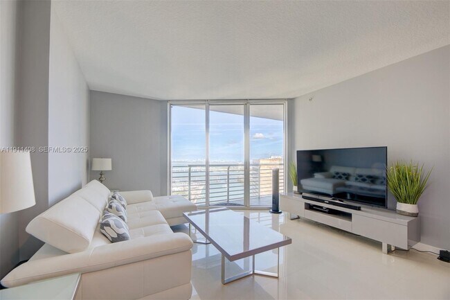 Building Photo - 325 S Biscayne Blvd Unit 3916