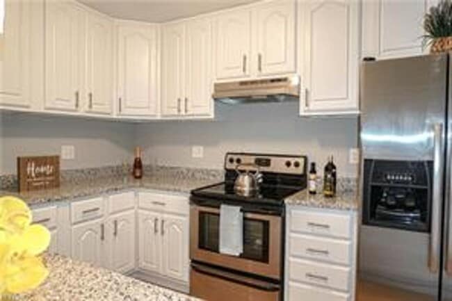 Photo - 1350 W 38th St