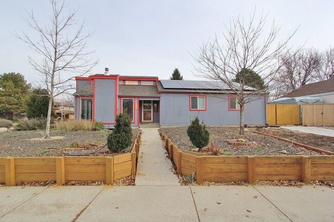 Building Photo - Fantastic Private Oasis in South East Boise!! 6 Month Lease!!