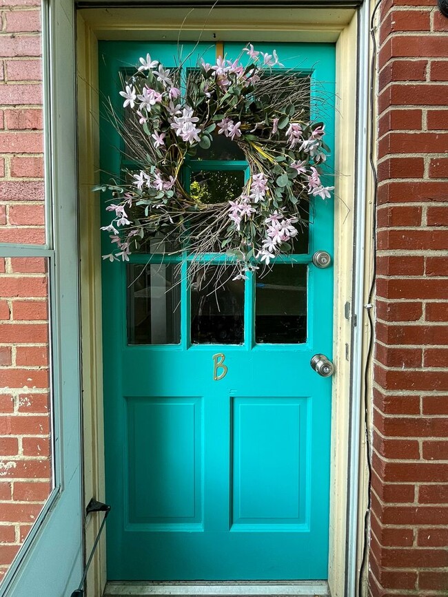Preston Avenue Duplex for Rent! - Preston Avenue Duplex for Rent! Apartment Unit B