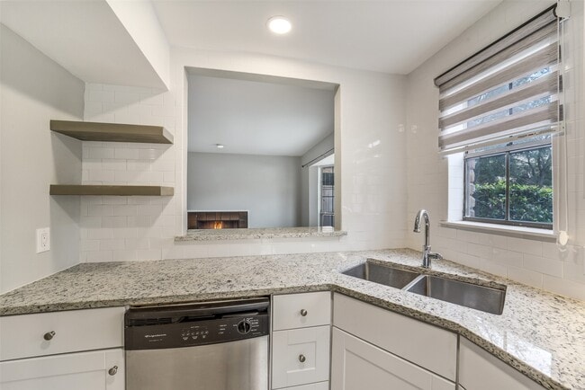 Building Photo - 767 Bering Dr Unit A