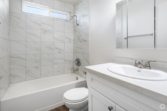 1BR, 1BA - 788SF - Bathroom