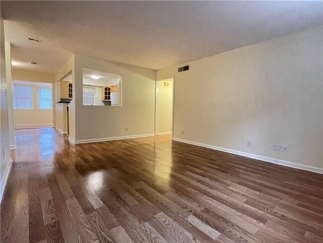 Photo - 59 Lamsden Ln NW