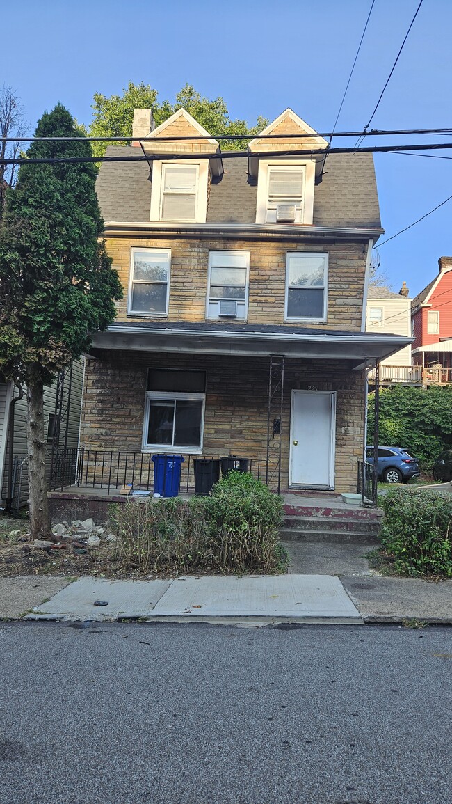 Building Photo - 231 Dunseith St Rental