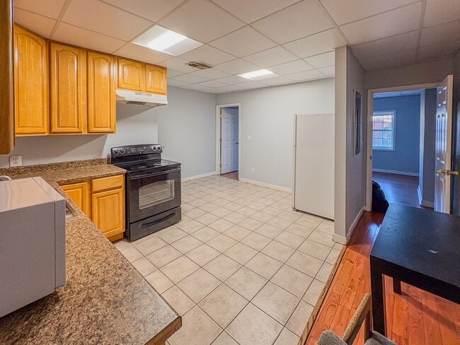 Building Photo - 2014-2016 N Charles St Unit THIRD FLOOR