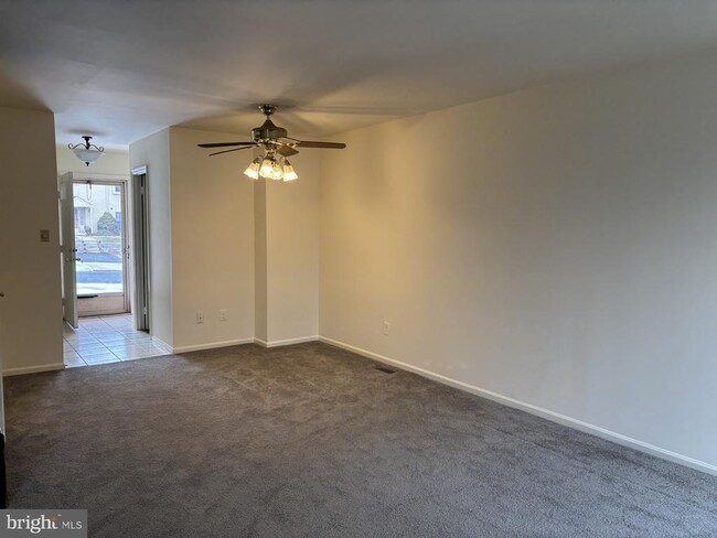 Photo - 2028 Yorktown N