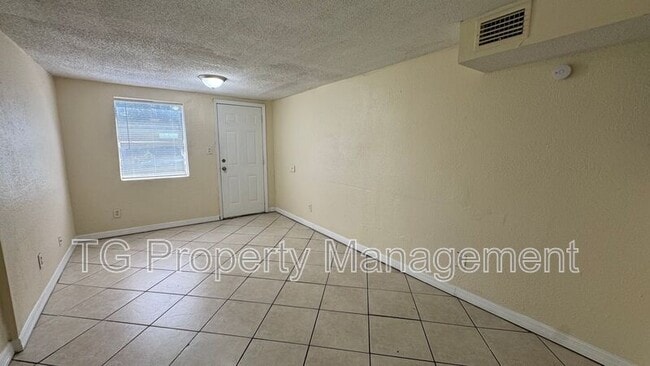 Photo - 2825 Moncrief Rd