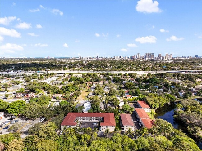 Building Photo - 500 NW 24th Ave Unit 29