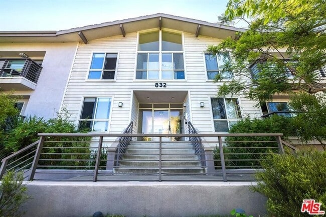 Photo - 832 Euclid St Unit 104