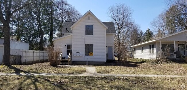 Building Photo - 209 W Cherry St Unit 3 Rental