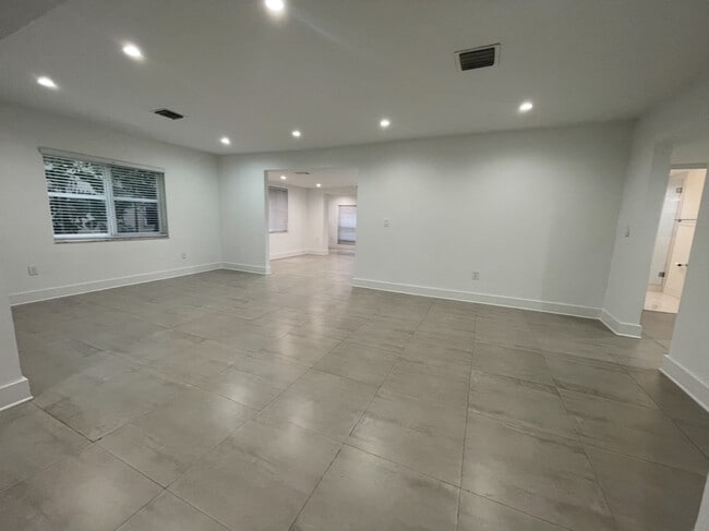 Photo - 607 Velarde Ave