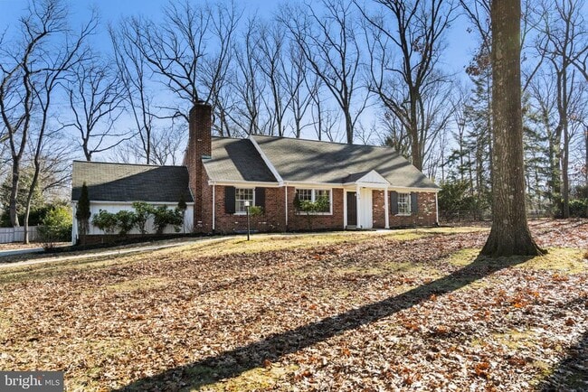 Building Photo - 310 Pine Tree Rd