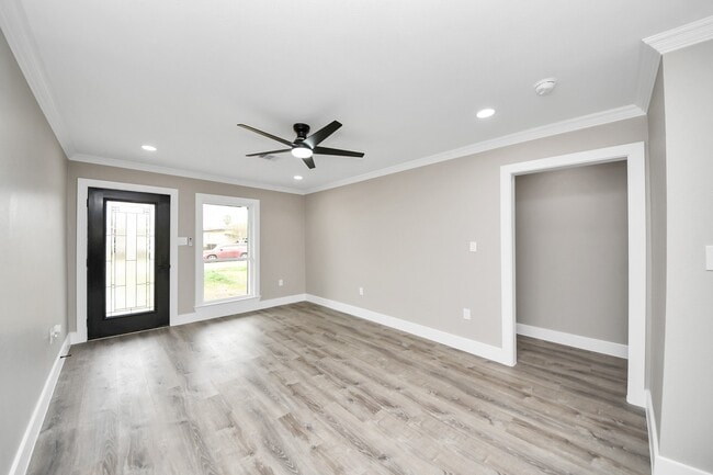 Photo - 10114 Fairfax St