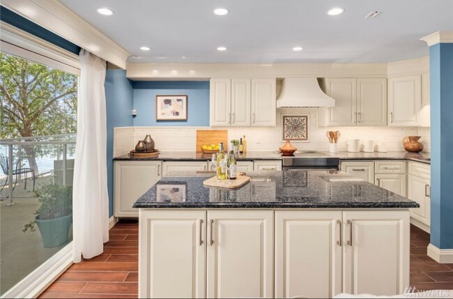 Photo - 1810 43rd Ave E Unidad B102