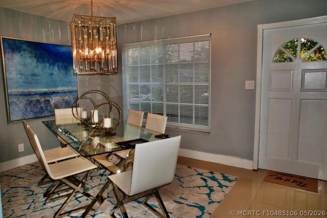 Photo - 925 SE 13th St