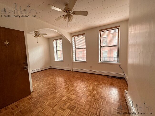 Building Photo - 184 Salem St Unit 3 Rental