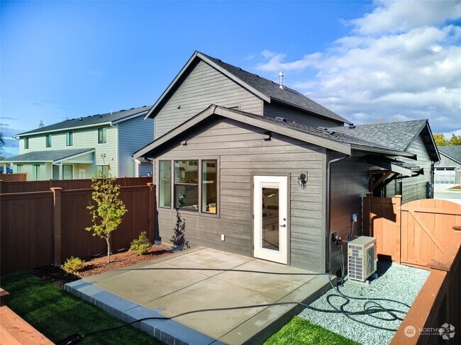 Building Photo - 643 Bucko Ave Rental