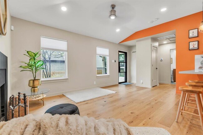 Photo - 9700 Sugar Hill Dr Unidad A