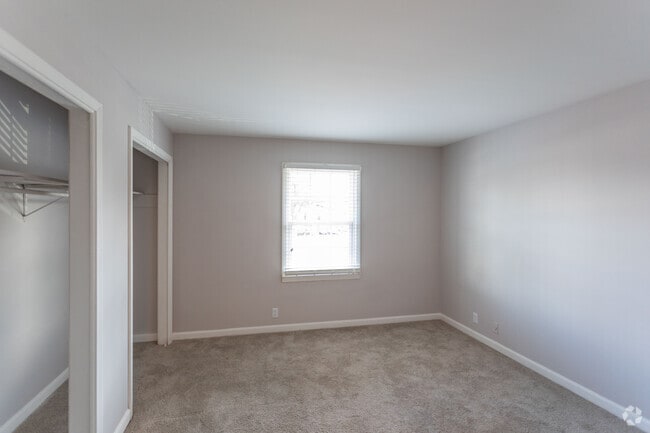1BR, 1BA - 821 SF